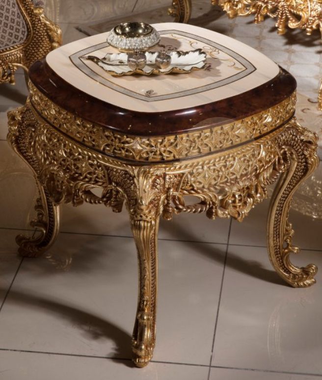 Klassischer Couchtisch 2